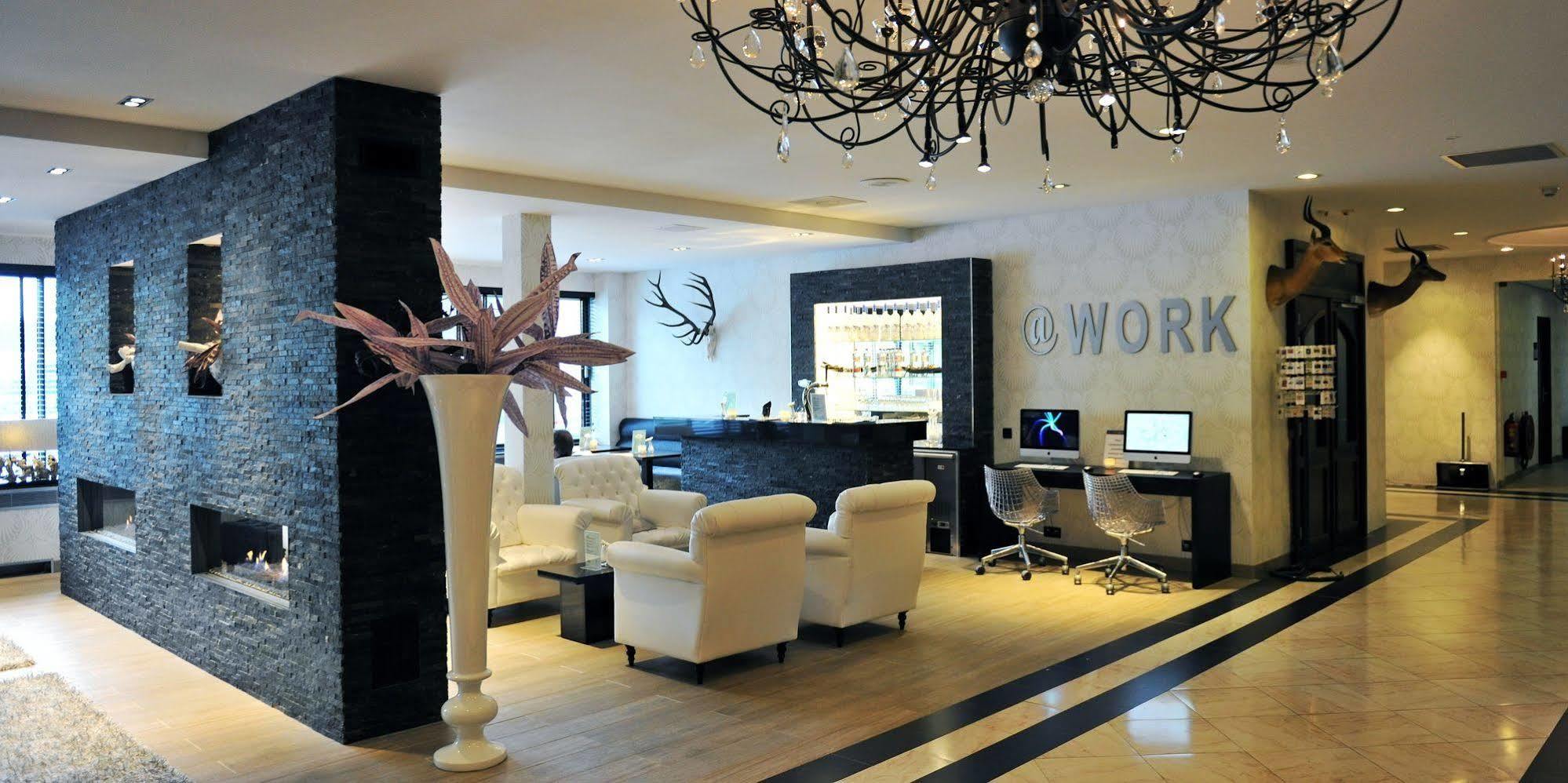 Van Der Valk Hotel Den Haag - Voorschoten Esterno foto