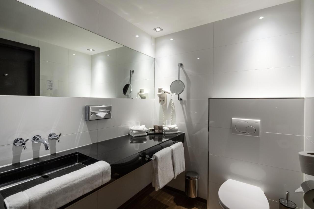 Van Der Valk Hotel Den Haag - Voorschoten Esterno foto