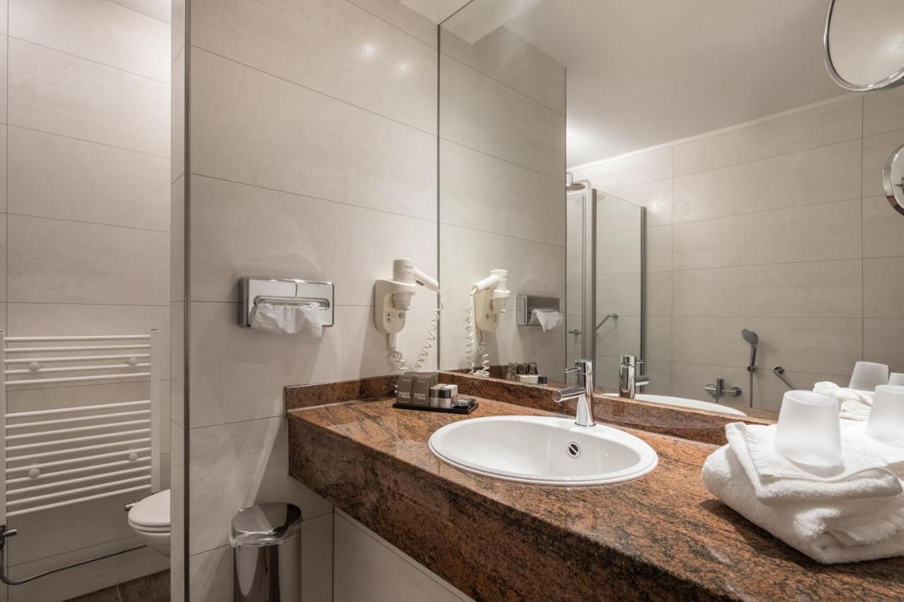 Van Der Valk Hotel Den Haag - Voorschoten Esterno foto